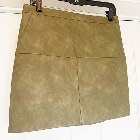 NWT Stella Luce Olive Green Faux Leather A-line Mini Skirt in Size Large - Picture 1 of 8